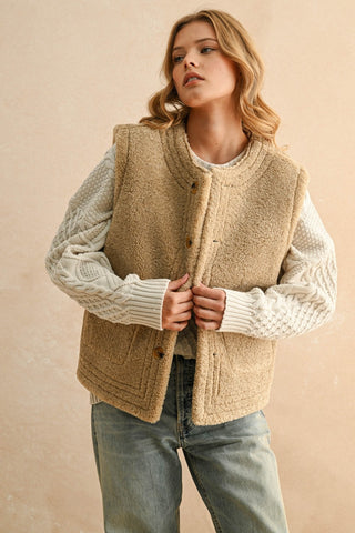 LLAMA REVERSIBLE VEST