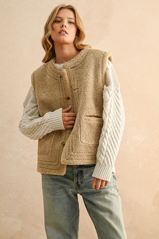 LLAMA REVERSIBLE VEST